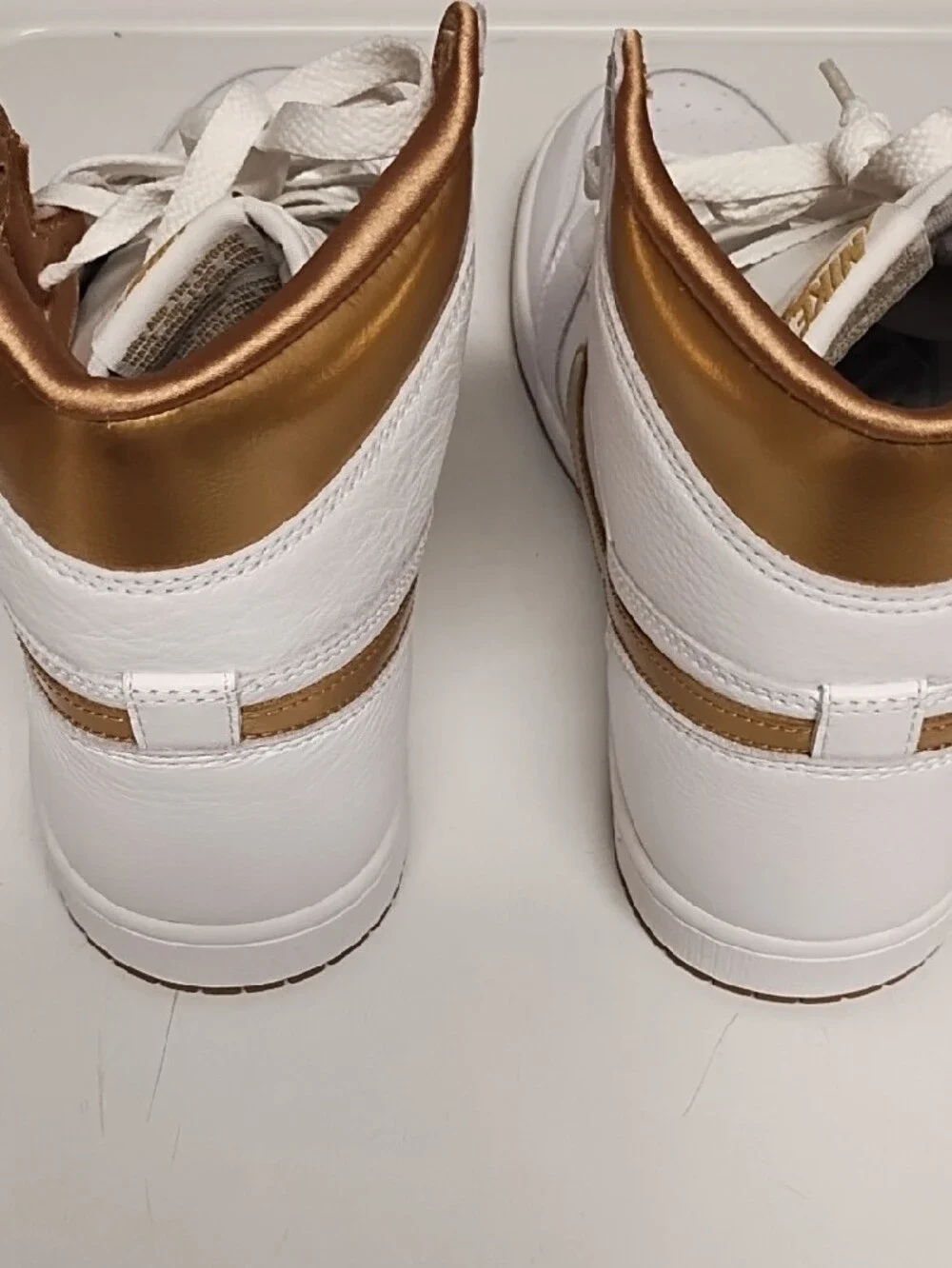 Jordan 1 Retro OG High| Size 11.5 (Women)/ 10 (Men) | Metallic Gold, White